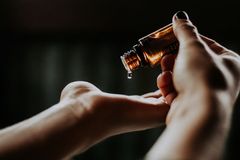 Modismos do Anticristo: Tratamentos à base de prepúcios de crianças e sangue pueril?