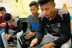 Traficante entra em escola bíblica para se esconder da polícia e acaba se convertendo