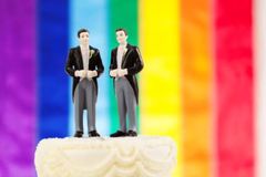 Excomungar, mas não hostilizar, diz John Piper sobre ‘casais’ gays