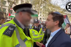 Polícia de Londres ameaça prender judeu por \"violar a paz\" em protesto pró-palestina