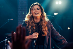 Bruna Olly apresenta o single \"Deus Proverá\"