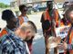 Cristãos levam 40 pessoas a Jesus após baterem de porta em porta durante evangelismo