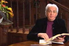 “Quero ser alguém que prega a cruz”, diz Benny Hinn sobre abandono à teologia da prosperidade | Notícias Gospel