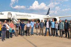 Franklin Graham envia avião com suprimentos de emergência para refugiados afegãos