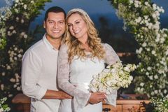 Andressa Urach se casa, deixa Universal para trás e muda de igreja