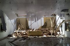 Escola bíblica termina e momentos depois o teto da igreja desaba