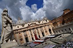 Escritor diz que 80% dos sacerdotes do Vaticano são homossexuais | Notícias Gospel