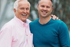 Filho de apologista redescobre sua fé ao ver pai questionado por ateus: \"Tive que decidir\"