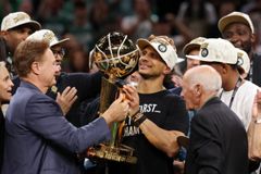Boston Celtics: técnico agradece primeiro a Deus em título da NBA