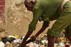 Gari cristão é acusado de 'blasfêmia' após encontrar páginas do Alcorão no lixo