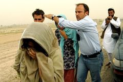 Missionária conta que quis voltar ao cativeiro do Talibã: \"A presença de Jesus era forte ali\"