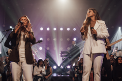 Mari Borges e Bruna Karla cantam sobre o poder da oração em novo single