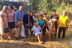 Idosa de 100 anos é batizada no Pará: \"Deus me deu oportunidade\"