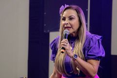 Cristina Mel ensina pais e filhos sobre proteção à infância na Expoevangélica