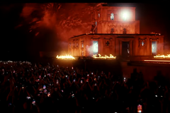 The Weeknd faz show em SP com 'Templo de Jerusalém' em chamas