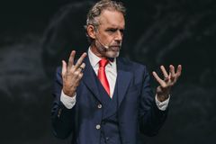 Jordan Peterson alerta contra 'captura das igrejas' por ideologias