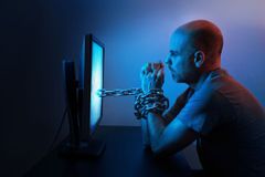 Consumo de pornografia leva à depressão, aponta novo estudo