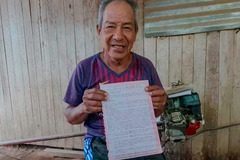 Homem copiava livros cristãos à mão para ensinar comunidade da selva peruana