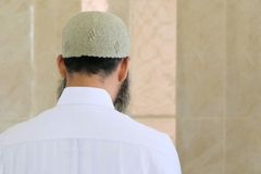 Muçulmano do Marrocos aceita Jesus após assistir pregação na internet