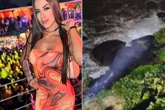 Pessoas fazem oração pelas vítimas de naufrágio em São Paulo