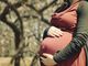 Projeto de lei propõe bolsa à famílias que adotarem bebês de mães que desistirem de aborto