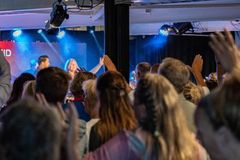 Igreja vive mover com cultos de 12 horas na Holanda: \"Ouvi anjos cantando conosco\"