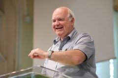 \"O ateísmo é uma fé sem esperança\", declara apologista John Lennox