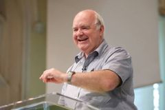 \"O ateísmo é uma fé sem esperança\", declara apologista John Lennox