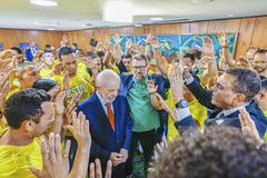 Projeto 'Cristolândia' vai ao Planalto e canta louvor com Lula