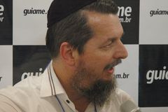 Rabino traduz Novo Testamento do hebraico diretamente para o português: \"Existem erros na tradução grega\"