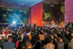 Igreja faz culto nas ruas de São Paulo e leva milhares de pessoas ao Evangelho