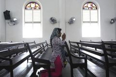 Muçulmanos são proibidos se tornarem cristãos sem aprovação do tribunal, na Malásia