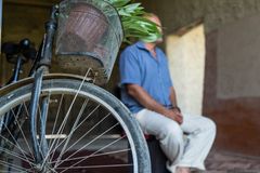 Ex-muçulmano que se converteu viaja de bicicleta para evangelizar surdos na Ásia