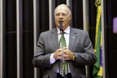 Deputado evangélico quer excluir termos “homossexuais" e “transexuais" de lei sobre saúde | Notícias Gospel