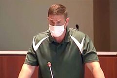 Professor punido por defender fé cristã é indenizado por direção escolar