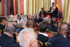 Nicolás Maduro jura a entidades ocultistas em sua posse na Venezuela