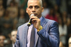 Pastor que foi traficante já ganhou mais de 5 mil vidas para Cristo, na África