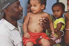 Menino de rua supera infância difícil e cria projeto para crianças em risco: \"Deus me viu\"