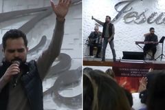 Luciano Camargo ministra louvor em igreja na periferia de Guarulhos