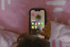 Criança viraliza ao enviar áudio para Jesus no celular da mãe: \"Quero ser sua amiga\"