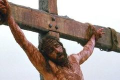 Especialistas explicam sofrimento de Jesus na crucificação: \"Respirar causava dor intensa\"