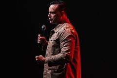 Pastor adverte cristãos que se divertem com memes de ‘línguas estranhas’: \"Virou piada\"
