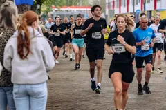 200 cristãos correm Maratona de Roterdã para pregar Jesus: \"A verdade, o caminho e a vida\"