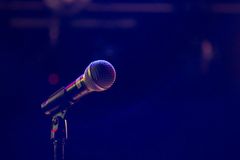 ‘Inconstitucional’: Escola proíbe aluno de cantar louvor em show de talentos nos EUA
