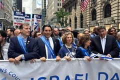 Milhares marcham no \"Dia de Israel\" em Nova York: ‘Vocês não estão sozinhos’