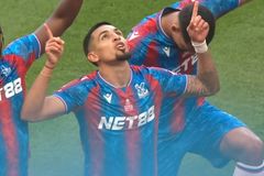 Após vitória histórica, atletas do Crystal Palace se ajoelham e oram: ‘Toda glória a Jesus’