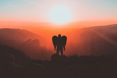 Pastor explica como os anjos atuam no mundo espiritual: \"Eles operam ao nosso redor\"