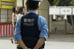 Policiais invadem culto e acabam sendo evangelizados por cristãos na China