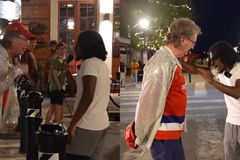 Pregador de rua é hostilizado, mas surpreende ao orar por agressor: \"Venha para Cristo\"