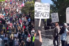 Adoração continua em Seattle após protesto contra evento cristão: \"A Igreja está viva\"